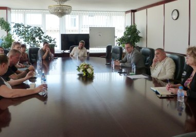 Министър Кръстю Кръстев покани на среща и разговаря днес в