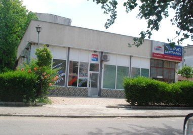 Магазинът за дограма на пловдивският бизнесмен Ангел Карагьозов който бе