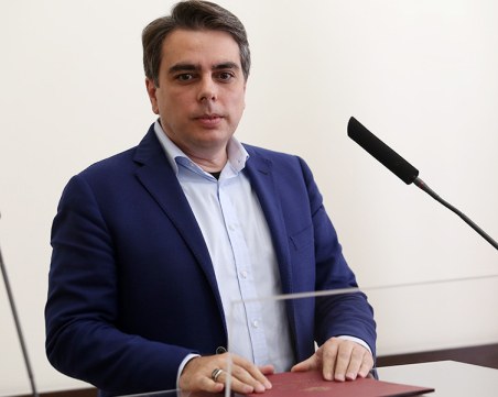 Асен Василев в Брюксел: Не намираме за балансиран пакета за собствените ресурси
