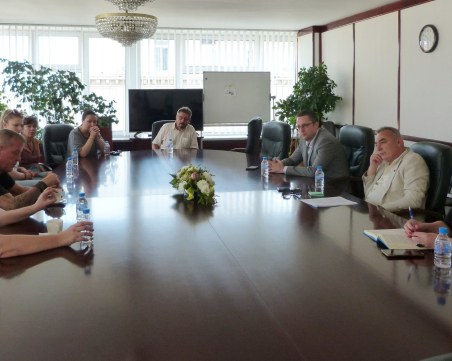 Кръстев за скандала в Народния театър: Болно ми е за ситуацията, трябва да сме обединени