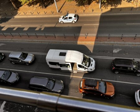 Маршрутка си кара с отворена врата в Пловдив, нямала климатик