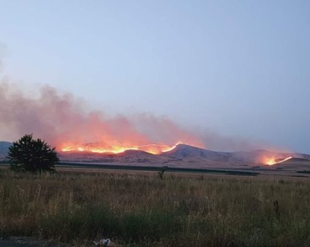 Потушиха големия пожар, избухнал тази нощ в Бургаско