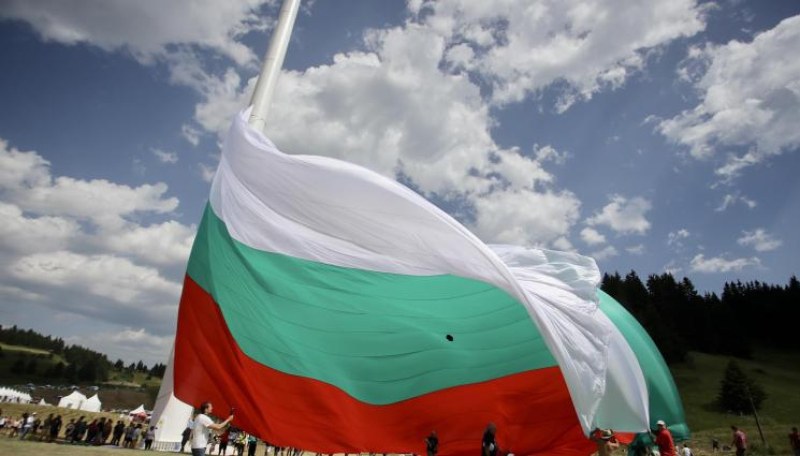 Двама дарители ще поддържат роженското знаме следващите 10 години