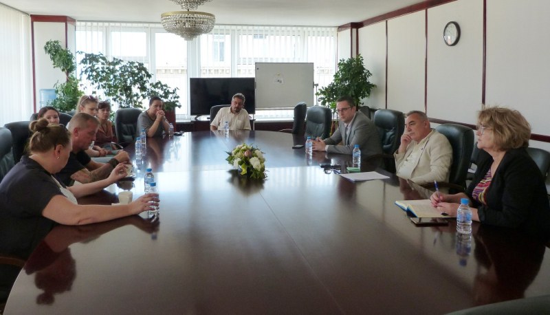 Министър Кръстю Кръстев покани на среща и разговаря днес в