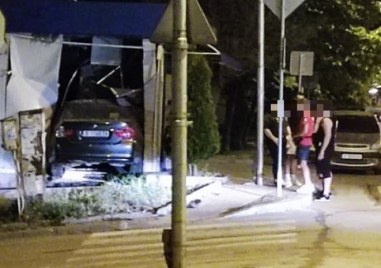 Пътен инцидент стана снощи във Варна Автомобил с марката БМВ
