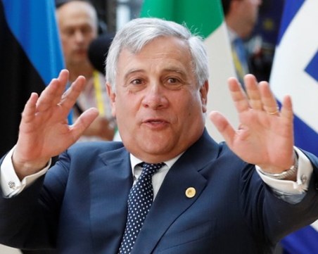 Вицепремиерът на Италия наследи Берлускони начело на 