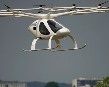 Летящи таксита превземат небето над Париж