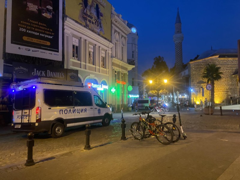 Центърът на Пловдив гъмжи от полиция след срещата между Ботев и Локо
