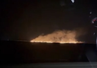 Пожар избухна в района на 287 ия километър на АМ Тракия Прочетете