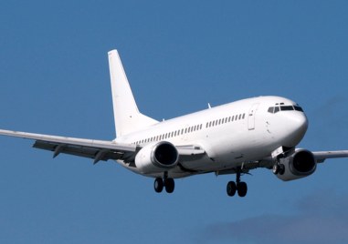 Самолет излетял от Турция кацна аварийно на румънското летище Хенри