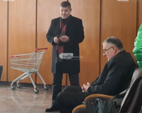 Болни адвокат и подсъдим отложиха делото за убийството на Жоро Плъха