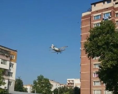 Малък самолет прелетя опасно ниско до блок в Кюстендил