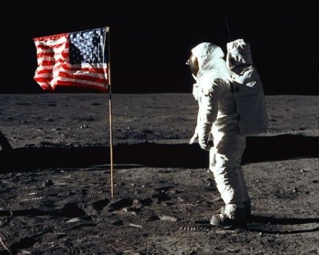 На този ден: Стъпва първият човек на Луната