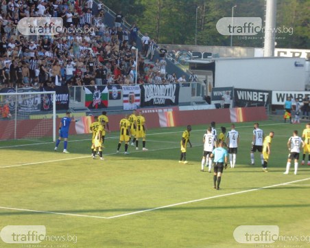 Поредно безумие! Ботев и Левски играят при 41 градуса, може ли да се предотврати?