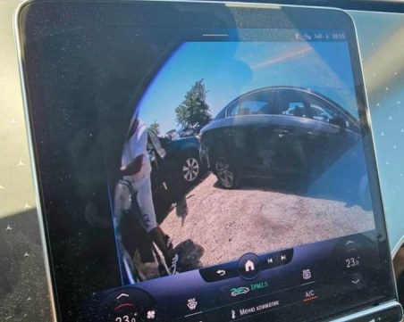 Посегнаха на българска кола в Гърция, заснеха апашите