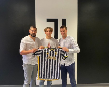 Български футболист официално подписа с Ювентус