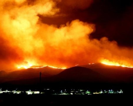 Евакуираха шест населени места заради пожарите в Гърция