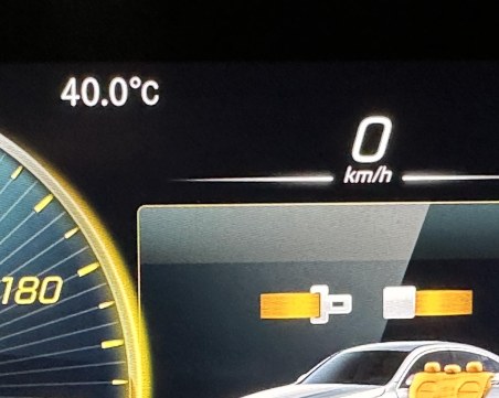 На сянка! 40°C показват термометрите в автомобилите на пловдивчани