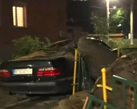 Среднощна буря връхлетя Харманли, част от града е без ток