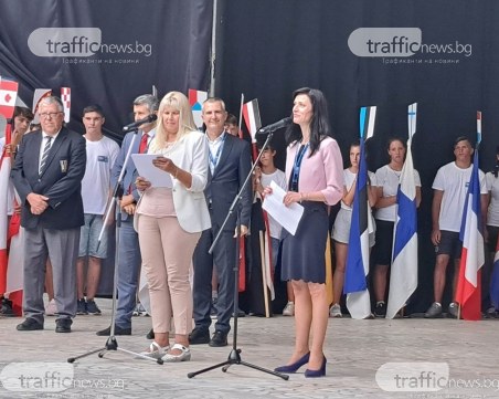 Вицепремиерът Мария Габриел и министърът на спорта Димитър Илиев откриха Световното първенство по гребане в Пловдив