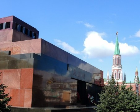 Задържаха мъж хвърлил 