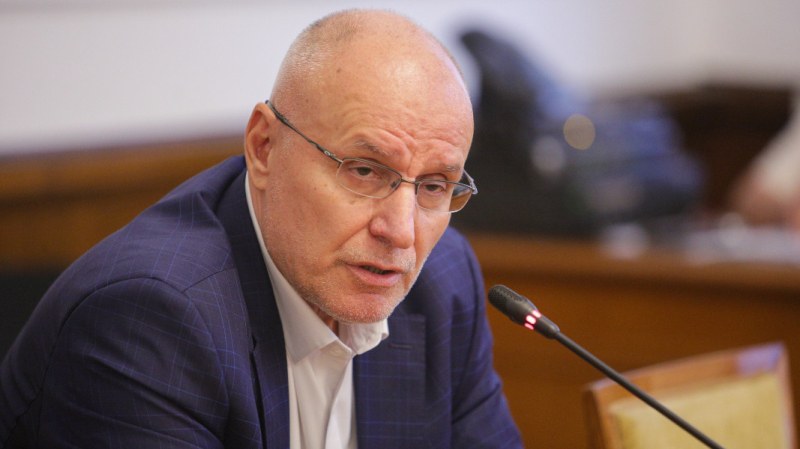 Досегашният управител на Българската народна банка (БНБ) Димитър Радев ще