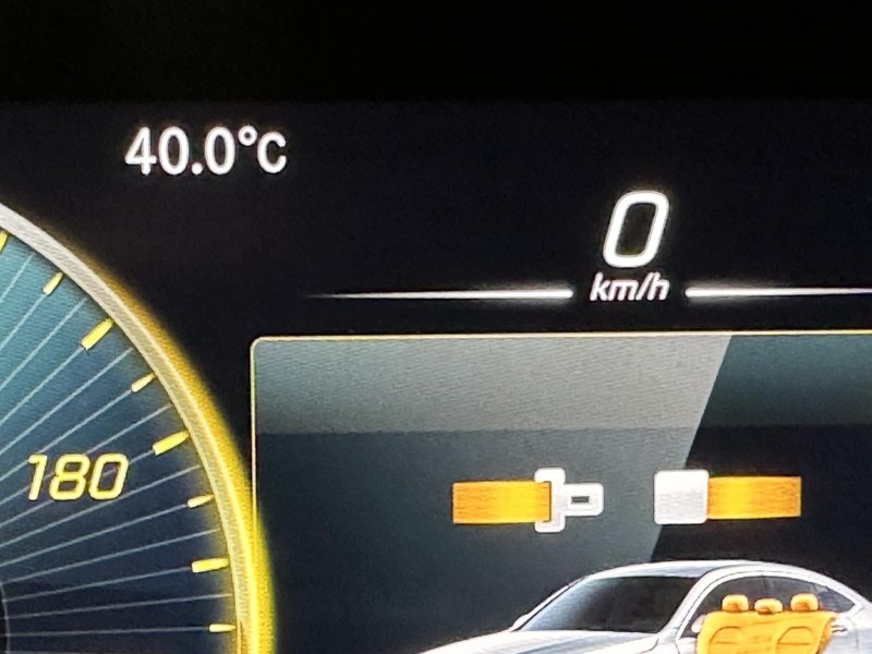 На сянка! 40°C показват термометрите в автомобилите на пловдивчани