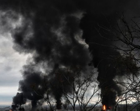 Евакуираха над 2000 цивилни заради пожара на военен полигон в Крим