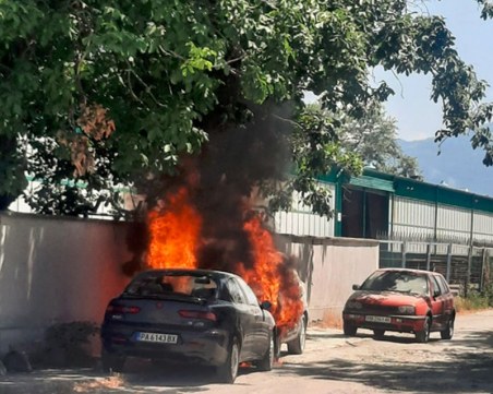 Кола избухна в пламъци в Южната промишлена зона на Пловдив