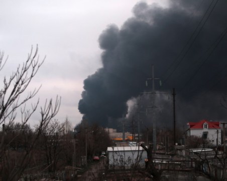 Масиран обстрел в Одеса, взриви се склад за фойерверки