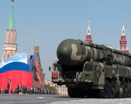 Медведев: Липсва работна ръка в оръжейните ни заводи