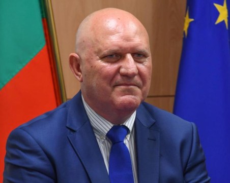 Министърът на образованието: Намаляваме броя на текущите оценки