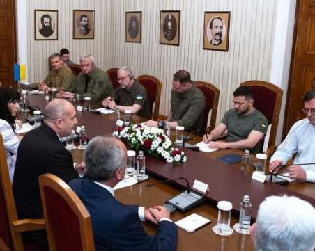 Протест пред президентството днес, граждани искат импийчмънт на Радев