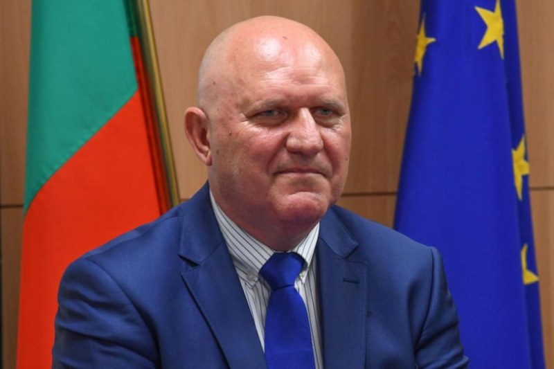 Министърът на образованието: Намаляваме броя на текущите оценки
