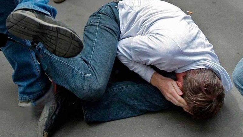 30-годишен мъж е бил пребит пред блок в Тракия