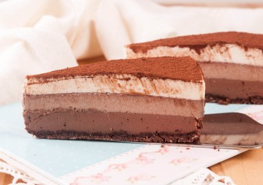 Много вкусен сладкиш е тази торта три шоколада Ако все