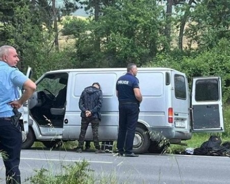 Хванаха 48 нелегални мигранти в София