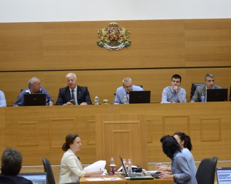 Общински съвет в Пловдив увеличи помощта за ин витро процедури на 3000 лв.