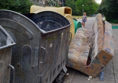 От общинското предприятие Чистота призовават пловдивчани да изхвърлят отпадъци само