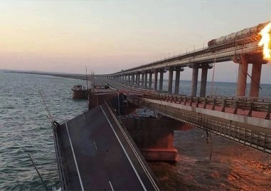 Кримският мост бе временно затворен за движение късно снощи заради