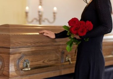 Законов абсурд блокира погребения с месеци Близки на починали алармират