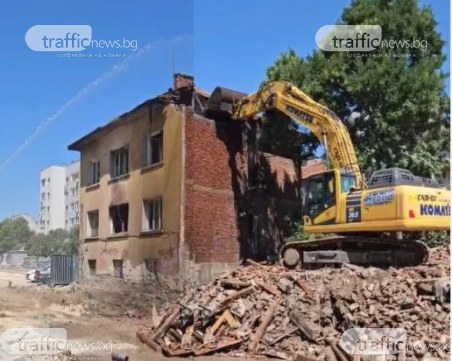 Бутнаха първата къща на ул. „Даме Груев”,  паркирани коли обаче пречат на багерите