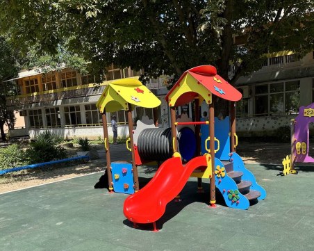 Две нови площадки радват децата на ДЯ „Мечо пух