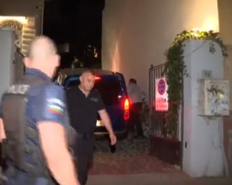Полиция изведе убиеца на Милен Цветков от дома му, след като получи 9 години затвор