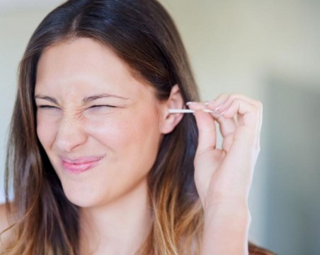 Правилният начин да почистим ушите си