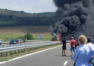 Автокран се е запалил на АМ Хемус край Девня  предаде 24 часа