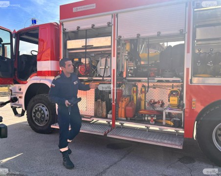 Петър Петров от Гърция: Работим на 12-часови дежурства, но можем да се включим по всяко време