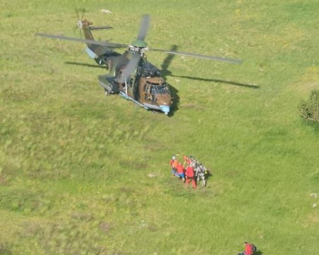 Планински спасители и военен хеликоптер в помощ на бременна в Пирин
