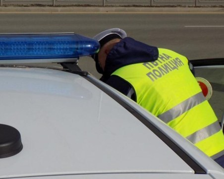 Полицаи от Пазарджик помогнаха на пътуващи по АМ 