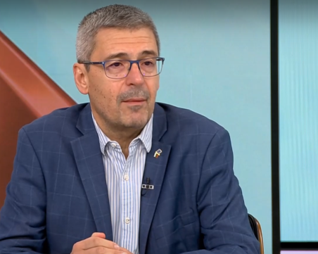 Здравният министър: Детето, ударено от мълния в Бургас, е будно и контактно